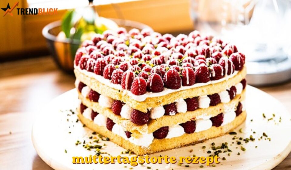 Muttertagstorte Rezept: Herzförmig mit Erdbeeren & Himbeeren muttertagstorte rezept